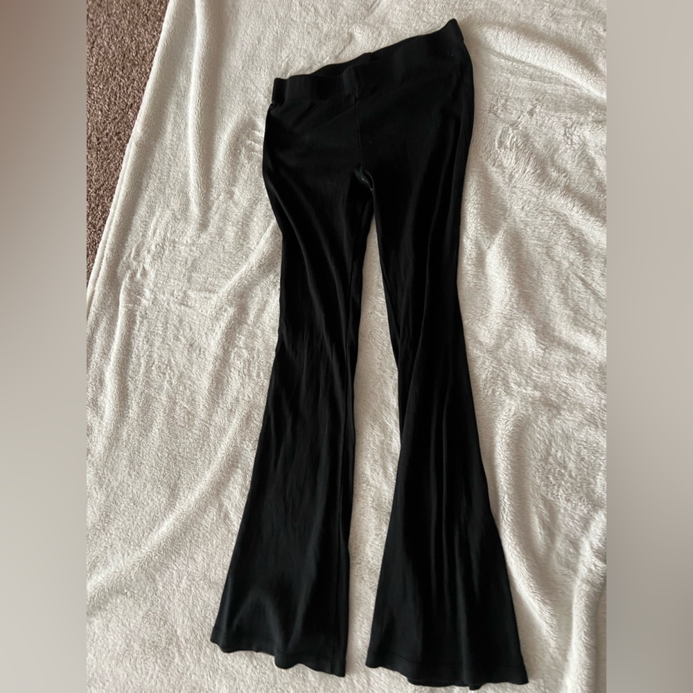 H&M. Ribbed flair leggings